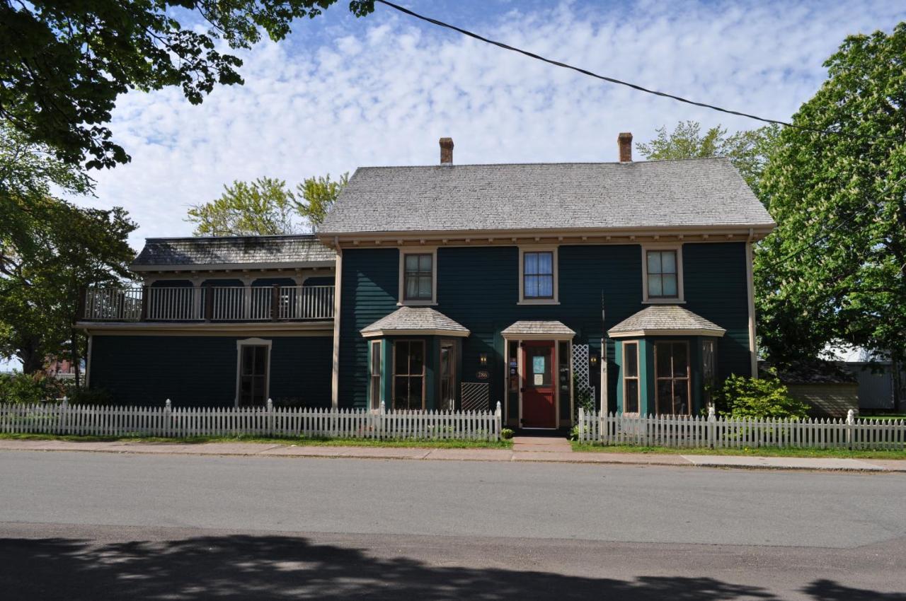 Holman'S Heritage Suites Summerside Bagian luar foto