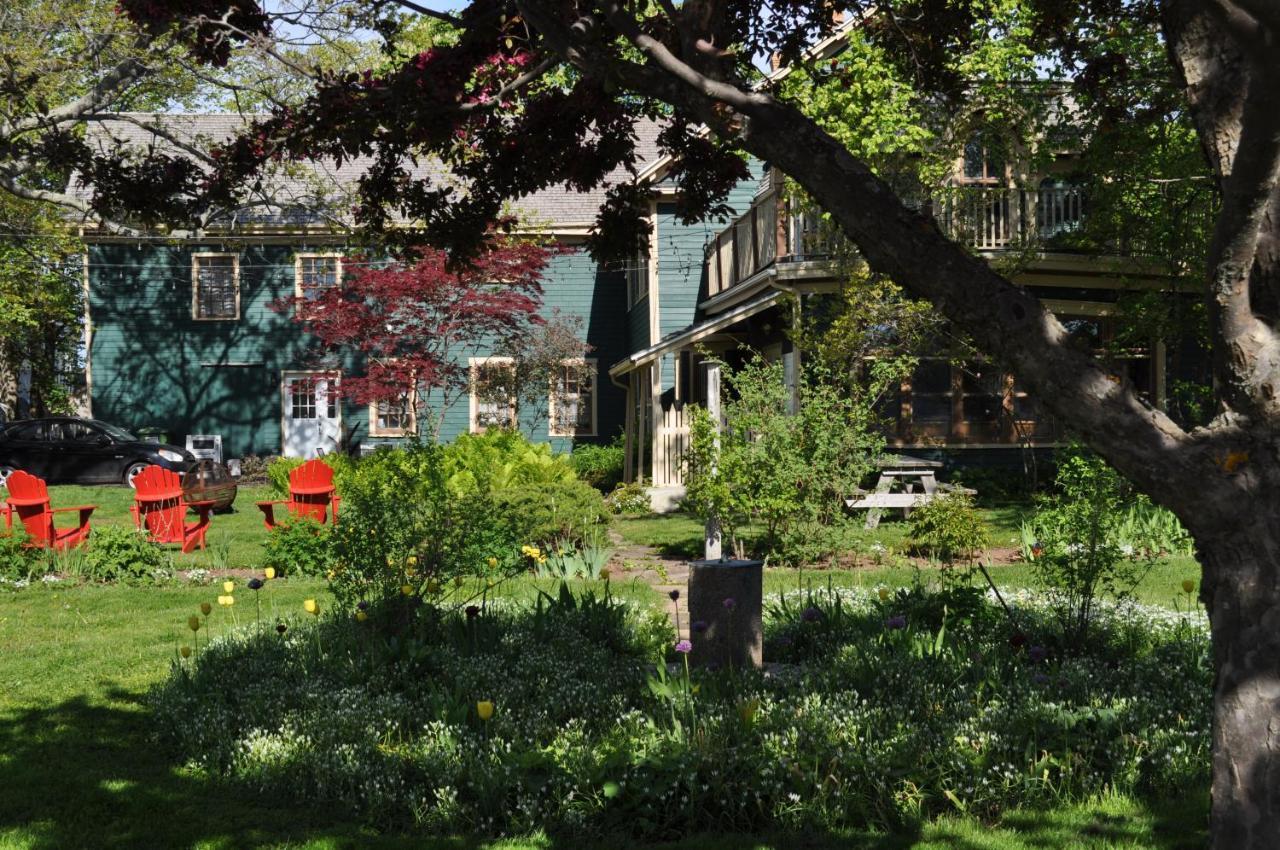 Holman'S Heritage Suites Summerside Bagian luar foto