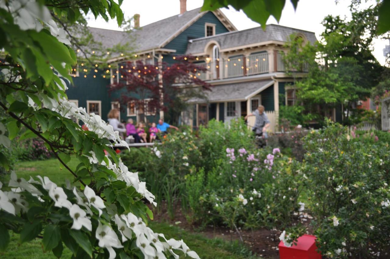 Holman'S Heritage Suites Summerside Bagian luar foto